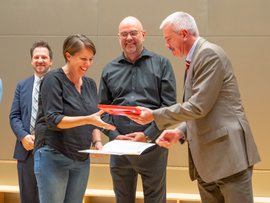 Auszeichnung: Verleihung der Otto-Jochum Medaille sowie der Staatlichen Anerkennung als Chorleiter*in im Laienmusizieren (Foto: Peter Mößmer)