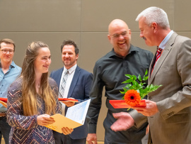 Auszeichnung: Verleihung der Otto-Jochum Medaille sowie der Staatlichen Anerkennung als Chorleiter*in im Laienmusizieren (Foto: Peter Mößmer)