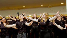 Die Chorprobe: Wie aus sing-begeisterten Menschen Chöre von mitreißender musikalischer Intensität entstehen. (Foto: Neue Visionen Filmverleih)