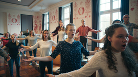 „Jeder kann singen!“ Das große Erlebnis des gemeinsamen Singens verbindet und motiviert. (Foto: Neue Visionen Filmverleih)