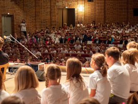 Chorklassentreffen: Singen aus voller Kehle (Foto: Peter Mößmer)