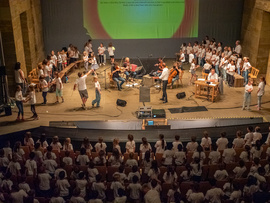 Chorklassentreffen: Singen aus voller Kehle (Foto: Peter Mößmer)