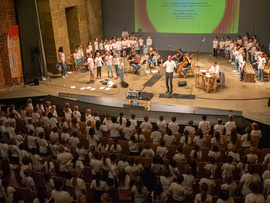 Chorklassentreffen: Singen aus voller Kehle (Foto: Peter Mößmer)