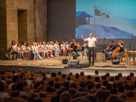 Chorklassentreffen: Singen aus voller Kehle (Foto: Peter Mößmer)